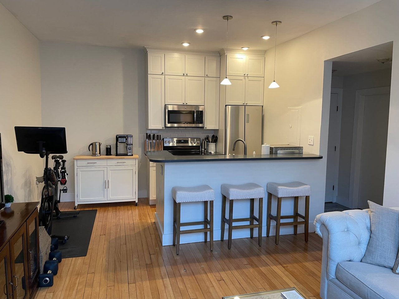 Beautiful Keswick Street 1 bed 1 bath - Laundry in Unit - Pets Negotiable 