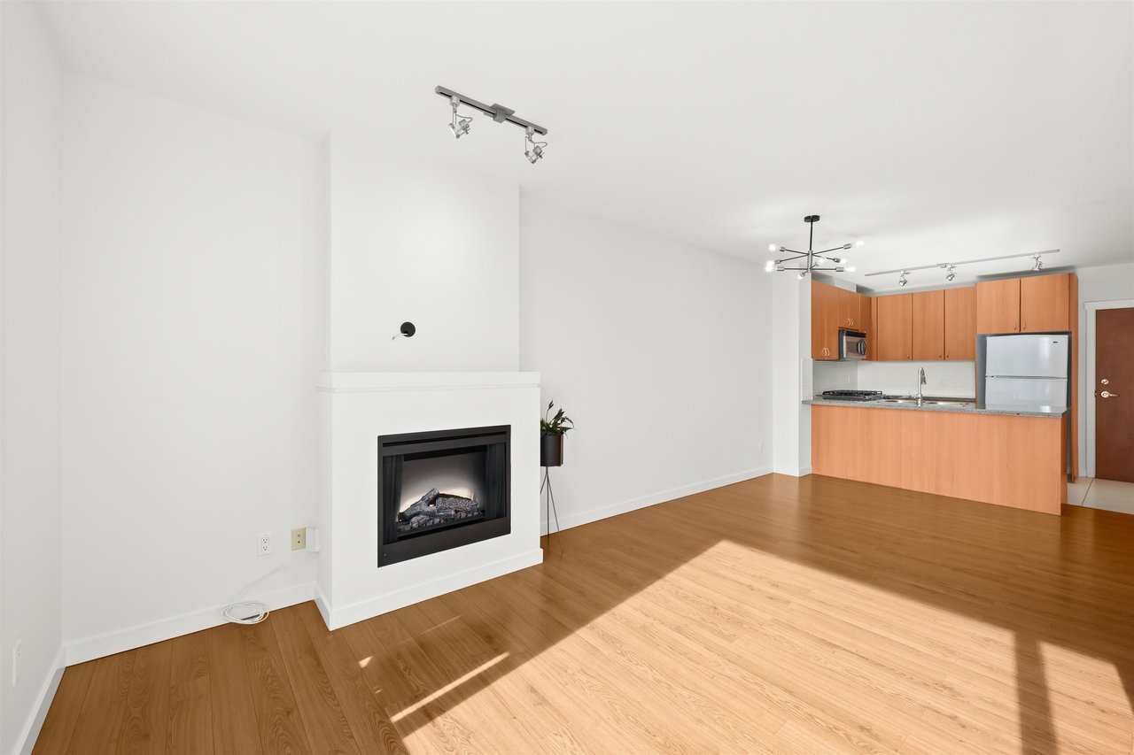612-9266 University Cres