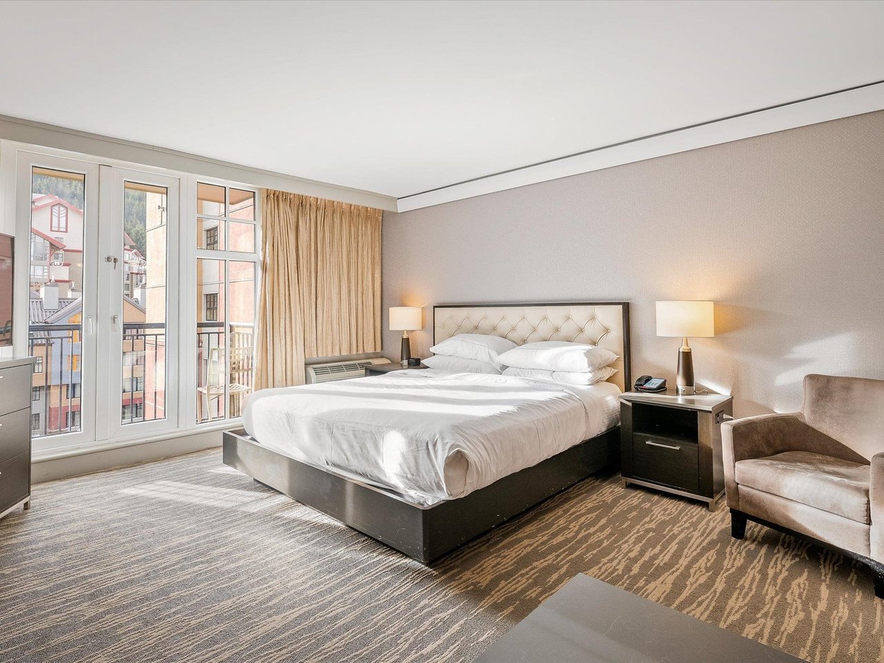 502/504-4050 Whistler Wy