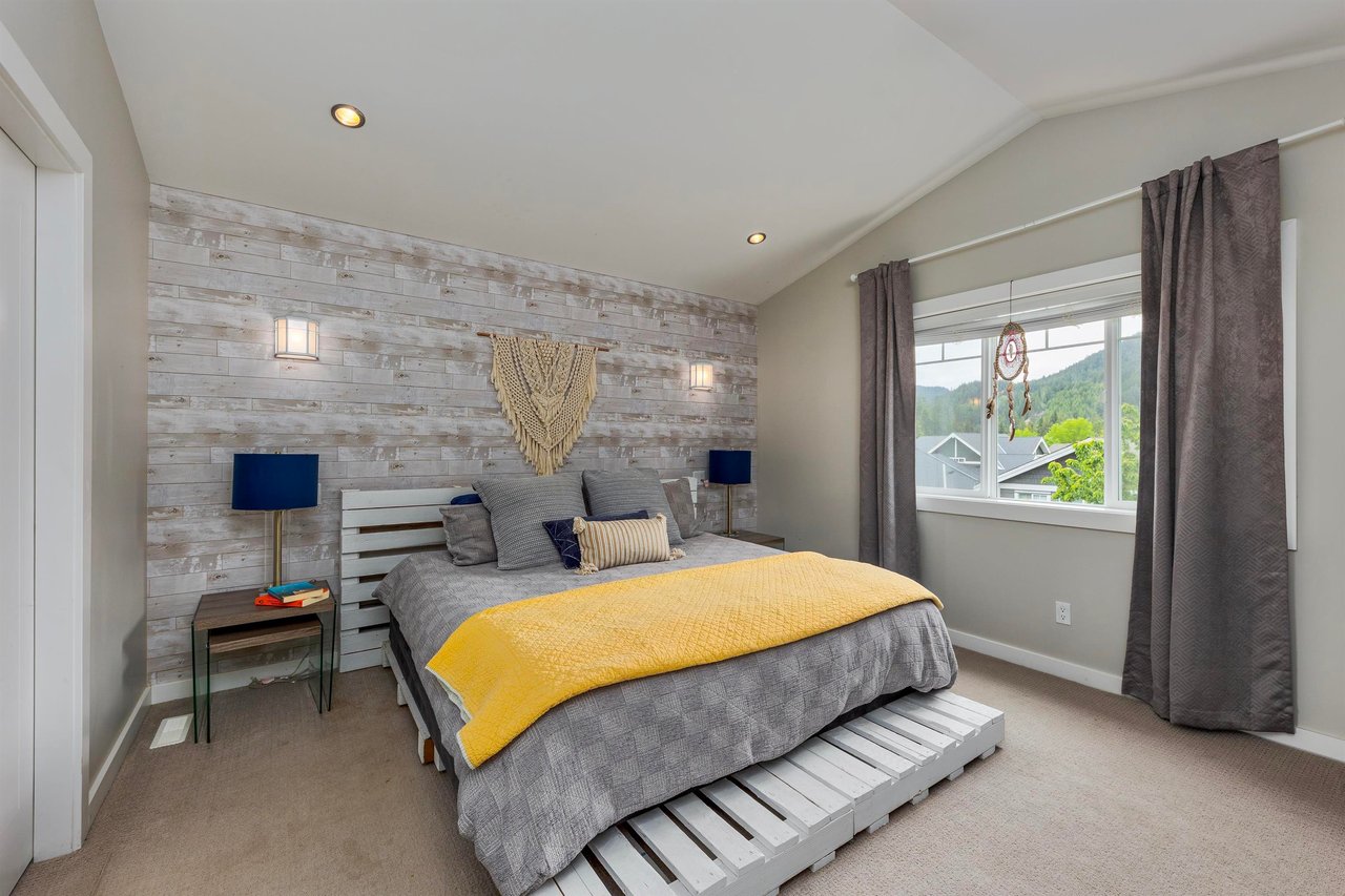 1039 Jay Cres