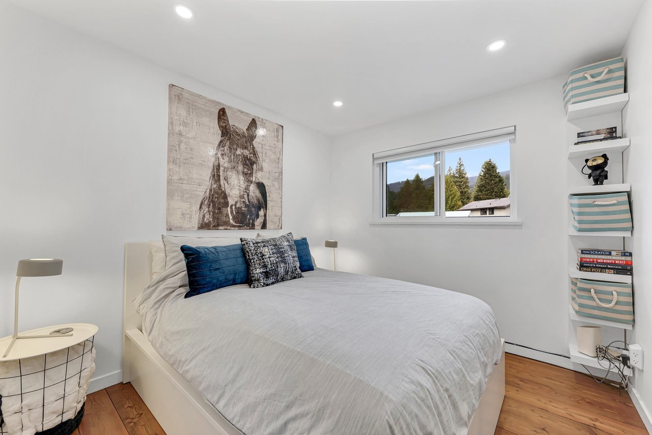 2554 Jura Cres