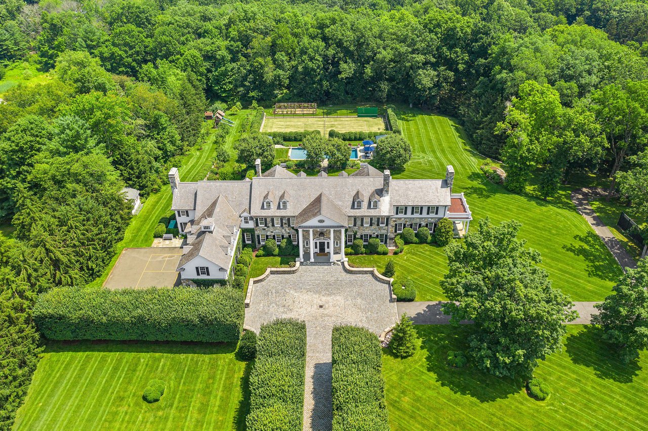 435 Round Hill Rd, Greenwich CT