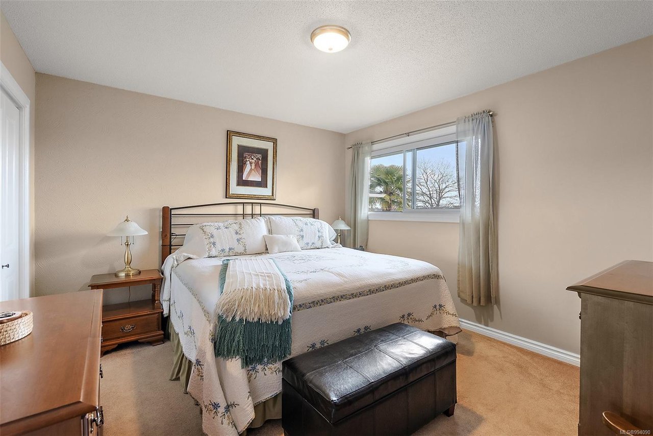 728 Porter Rd, Esquimalt