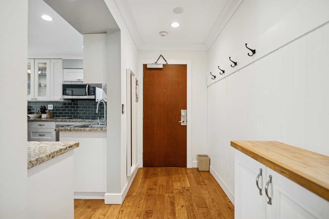 202-1157 Nelson St