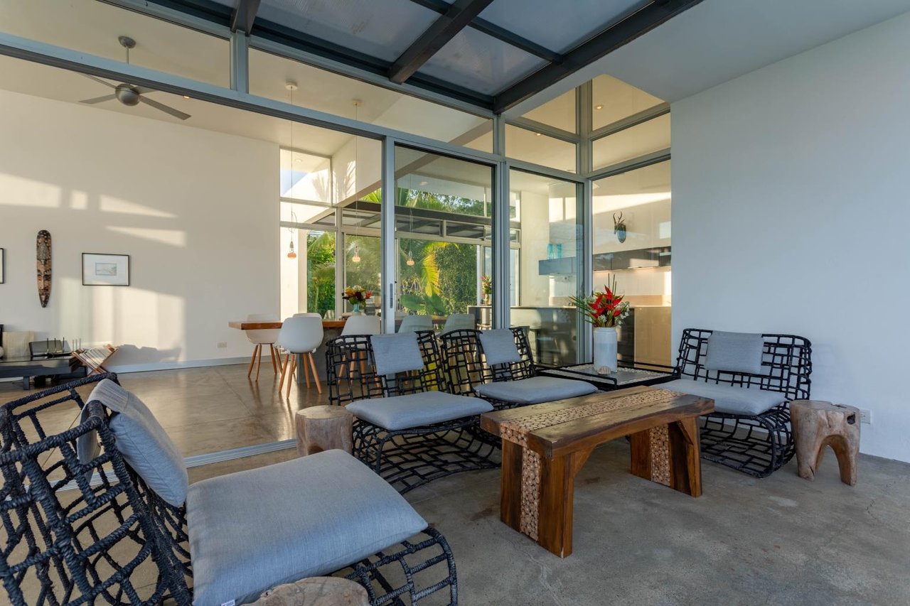 Mariposa , Luxury Modern Home With Guest House
