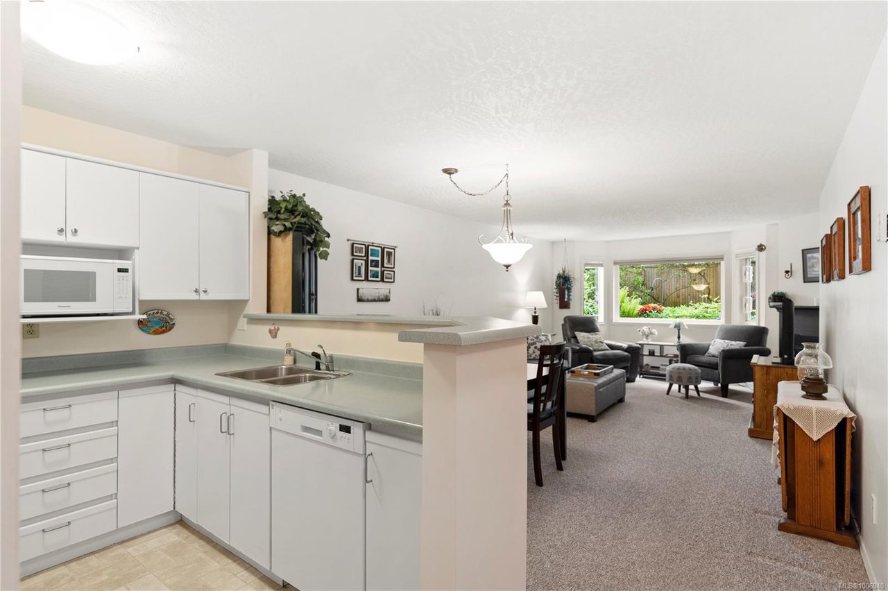 104-9882 Fifth St, Sidney