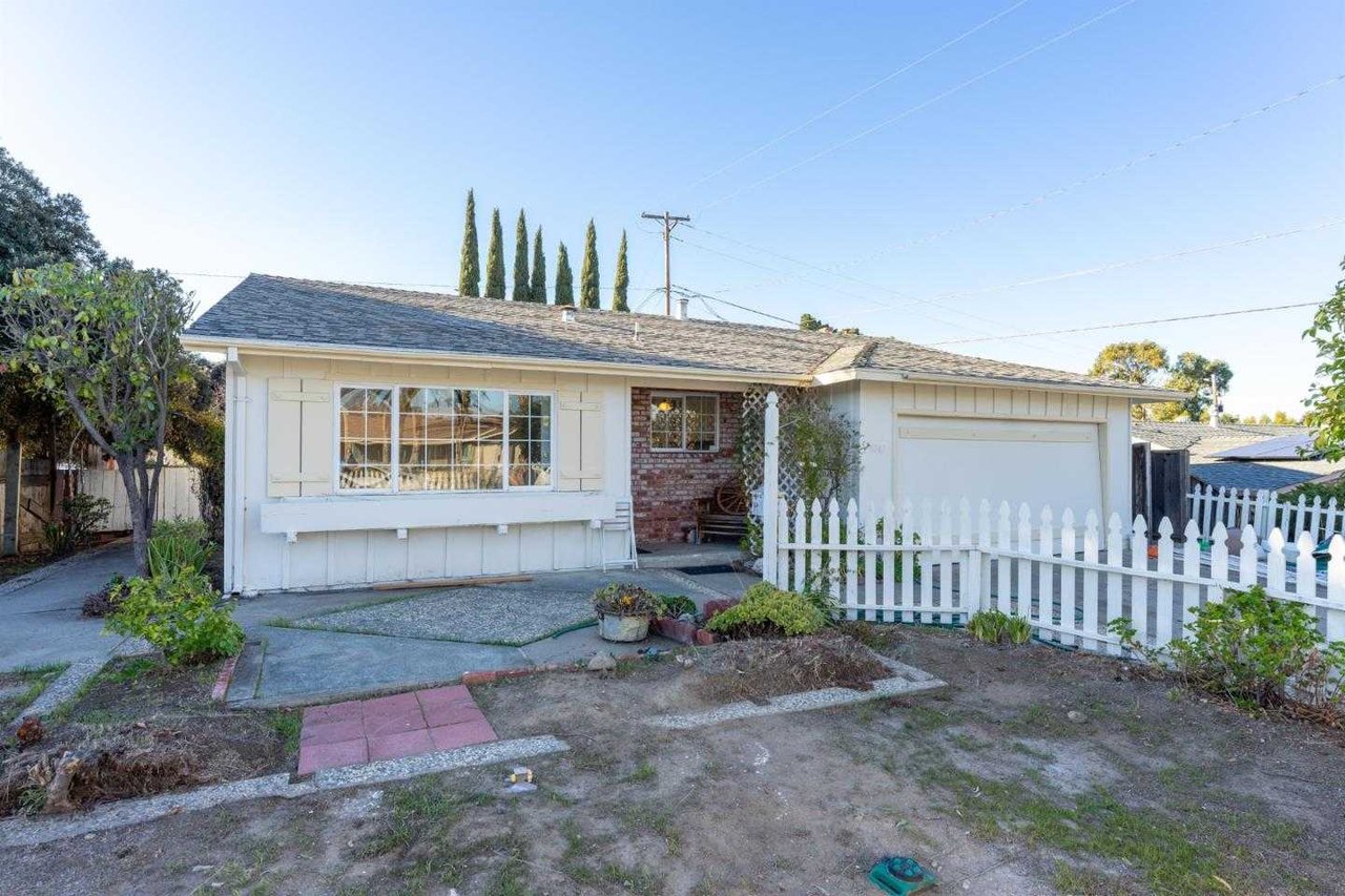 4747 Mendoza AVE