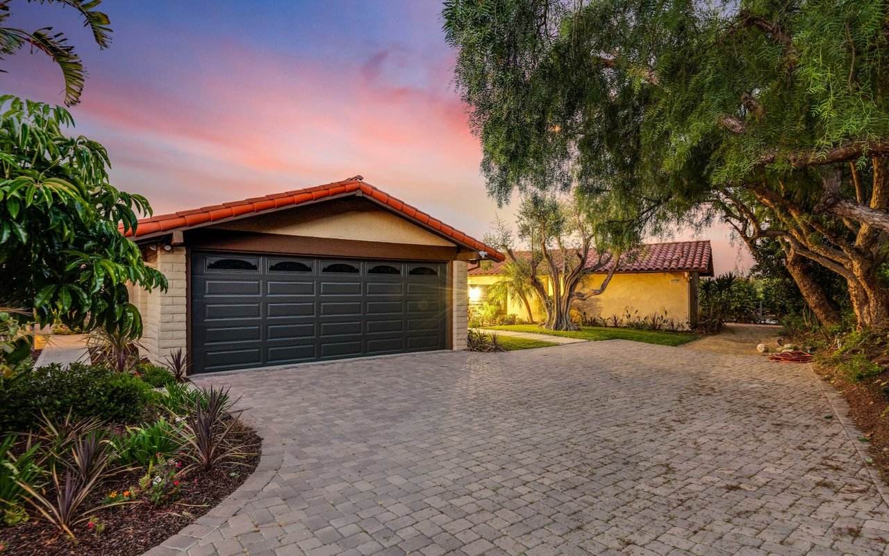 3158 Crownview Dr