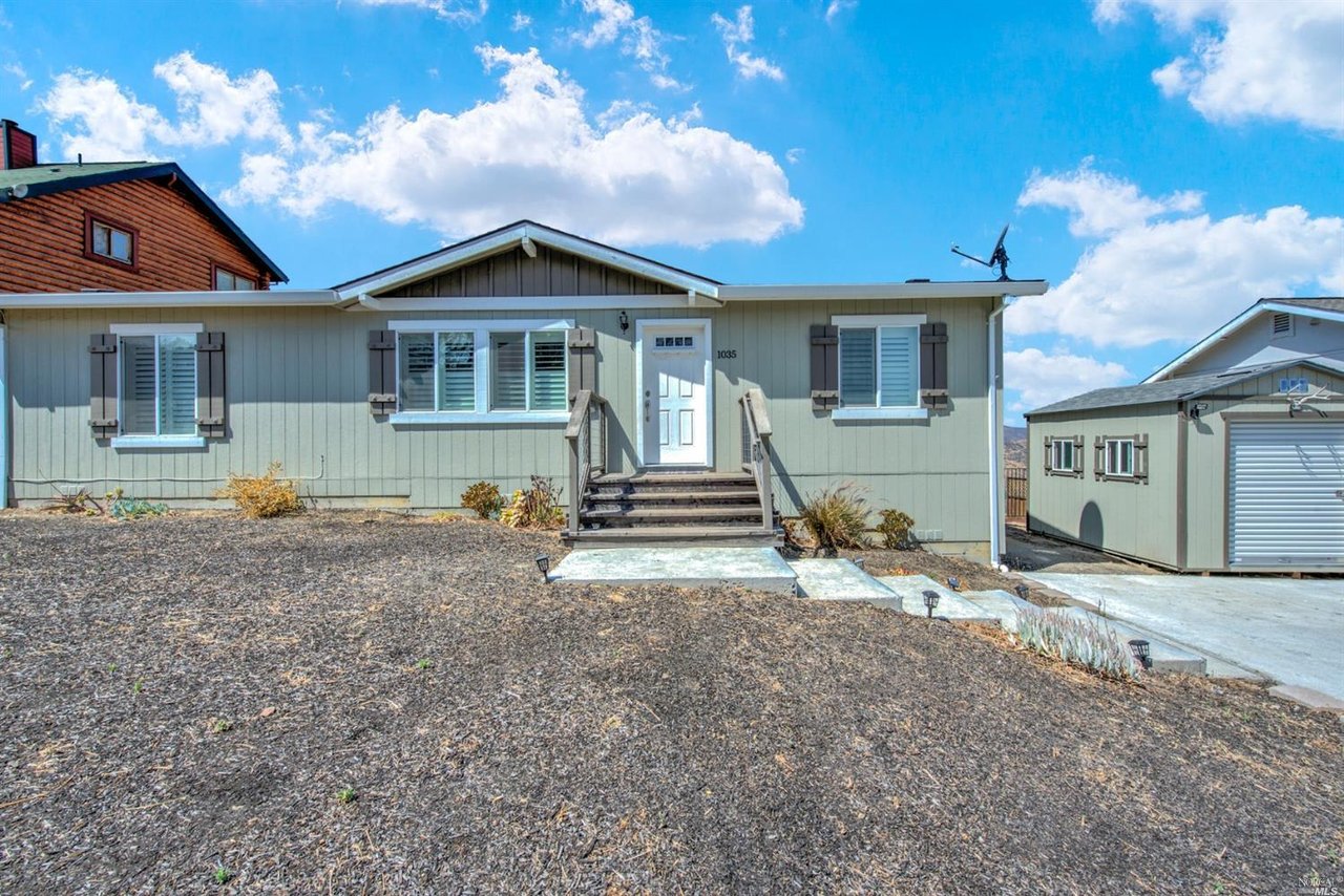 1035 Rimrock Dr