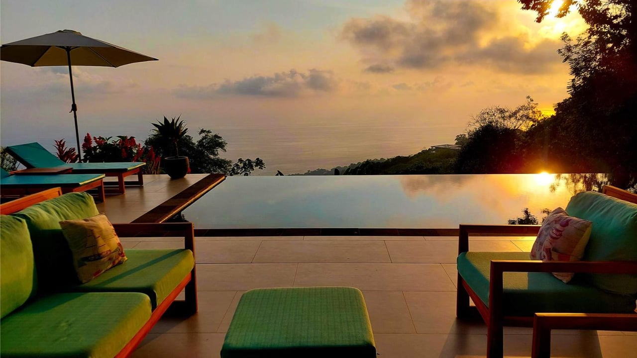 Contemporary Infinity Pool Home, Dominical, Puntarenas