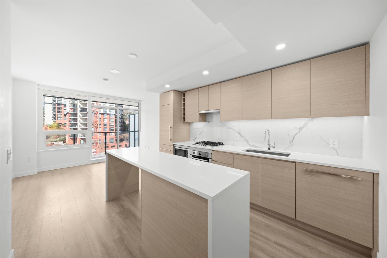 1003-823 Carnarvon St