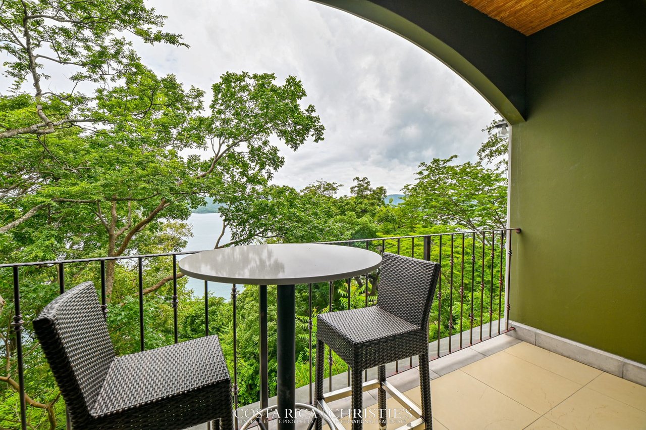 360 - 306 Splendor Condo