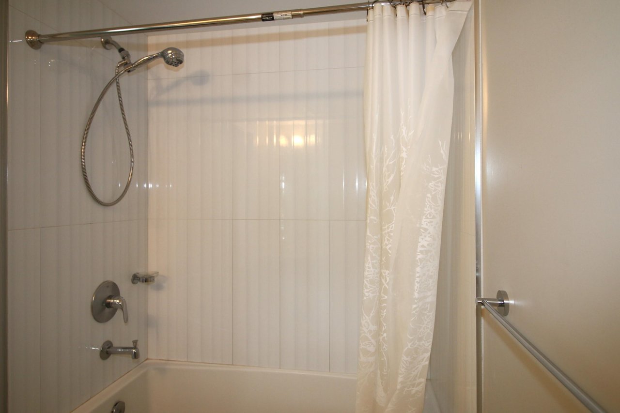 306-6555 Victoria Dr