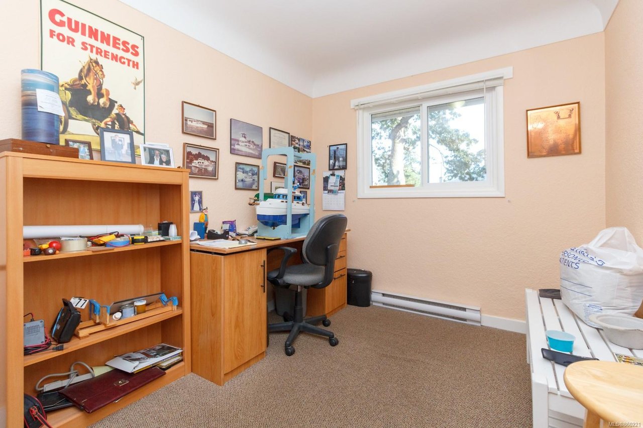 872 Old Esquimalt Rd
