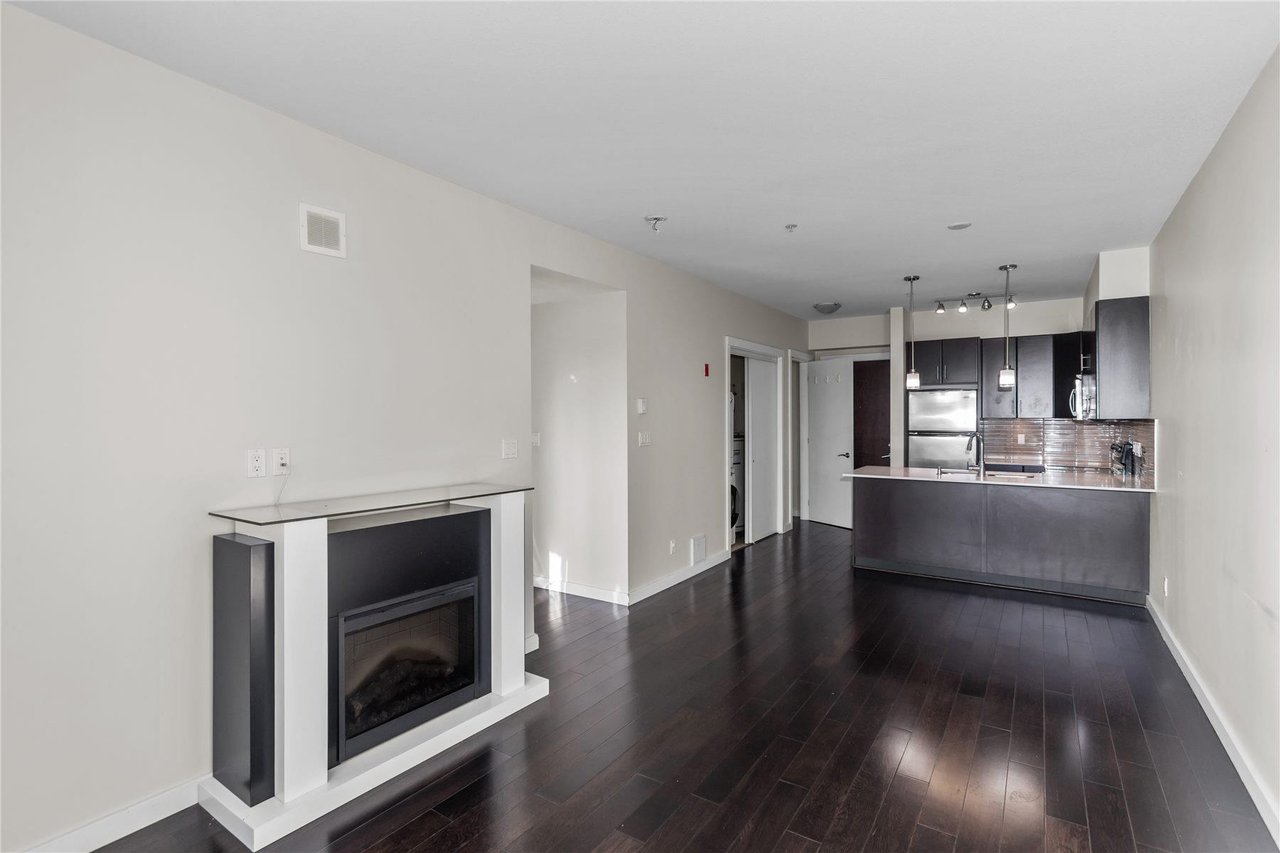305-7777 Royal Oak Ave