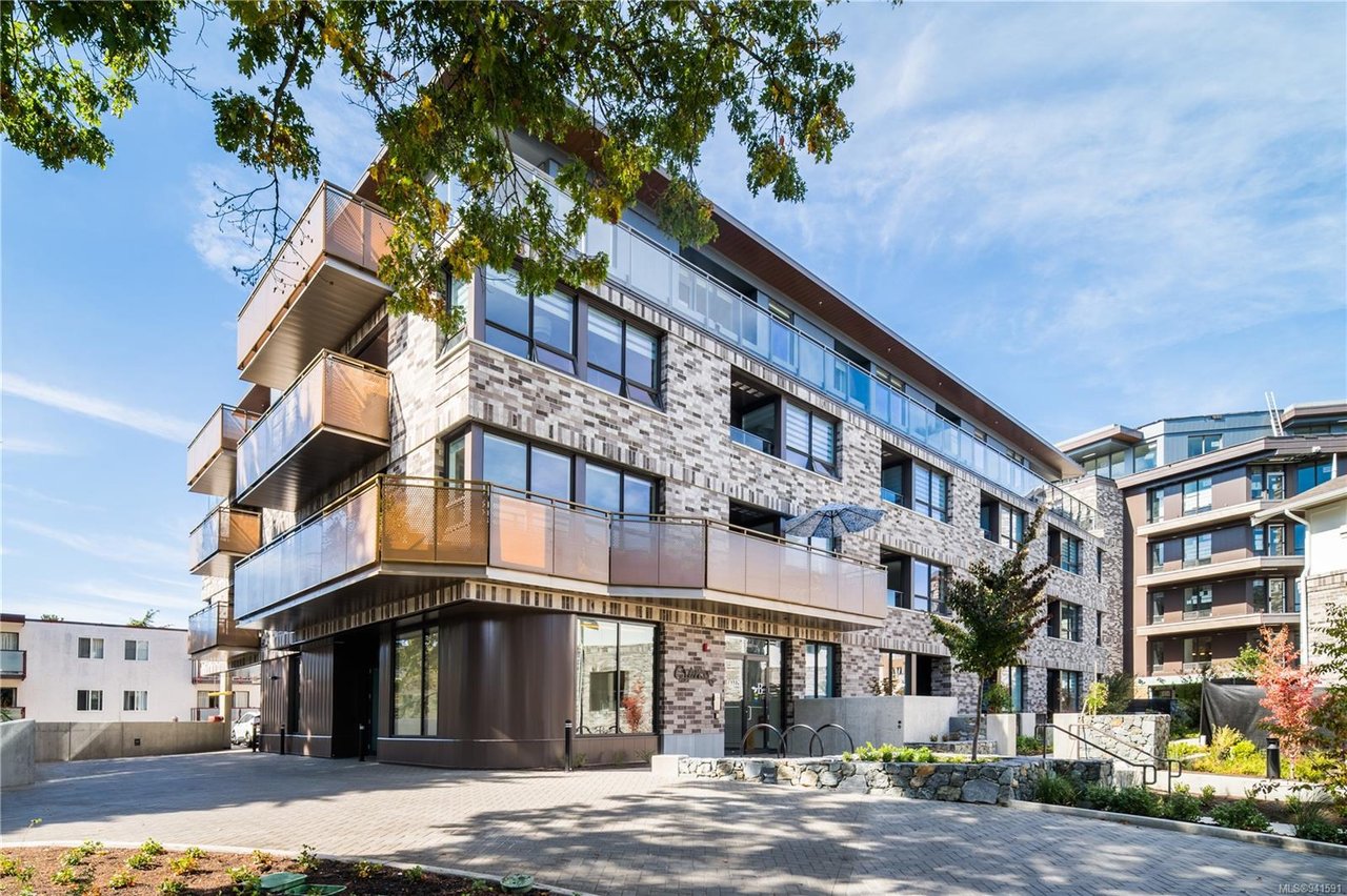403-1018 Pentrelew Pl
