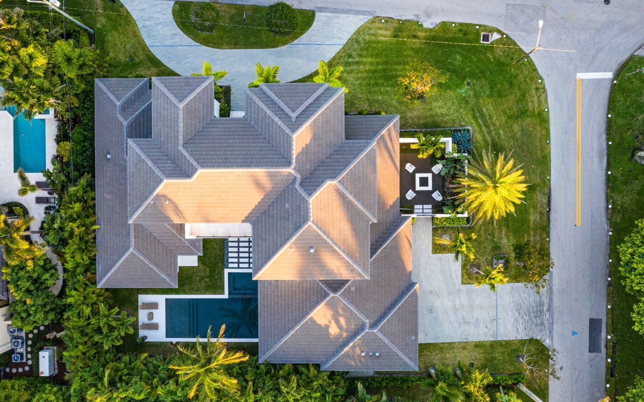 800 Seagate Dr