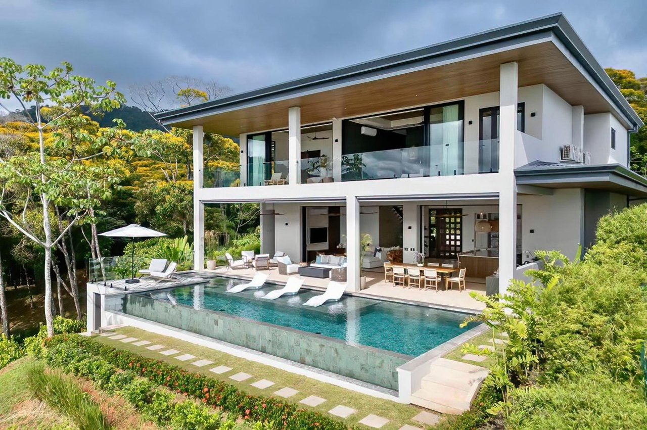 Solar Powered Oceanview Estate, Dominical, Puntarenas