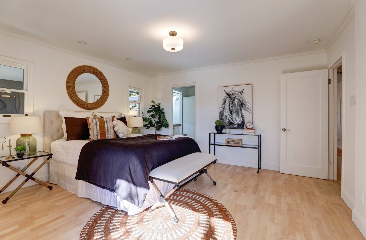 Move in Ready in One of Tiburon's Most Convenient Locations