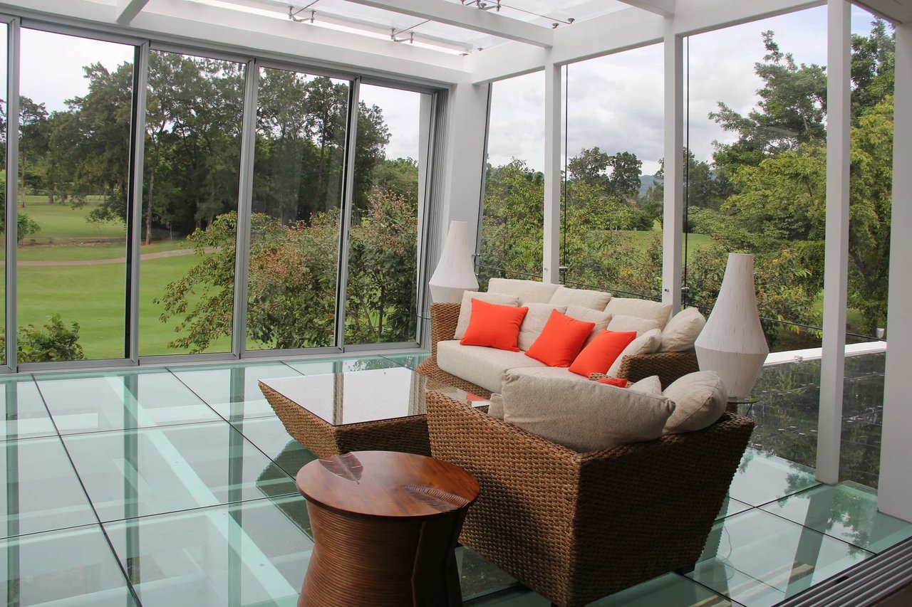 Lakefront Smart Home with Pool, Santa Ana, San Jose