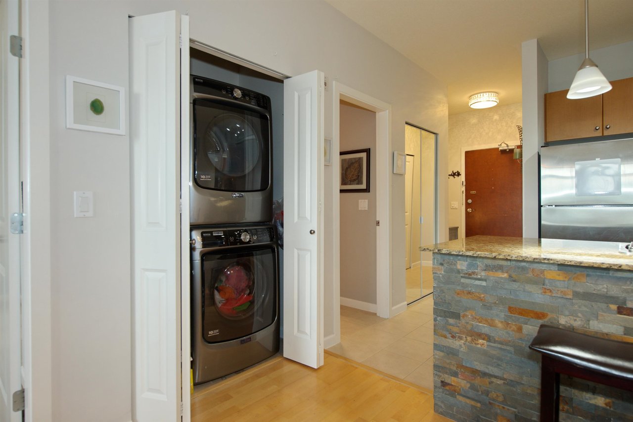 206-15385 101a Avenue, Surrey