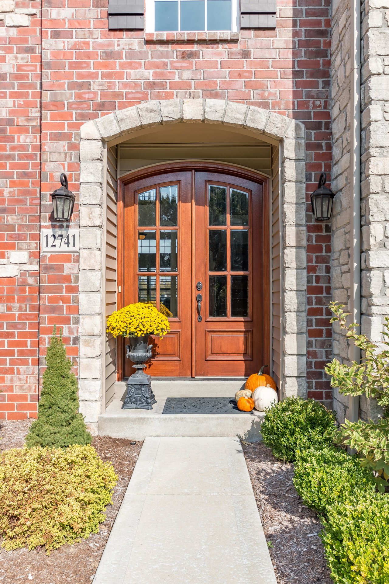 Newer Construction Minutes from Bellerive Country Club