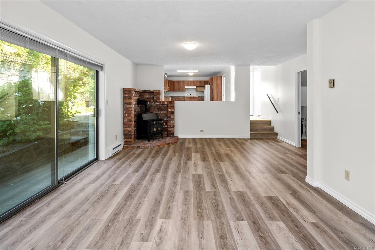 4243 Panorama Dr