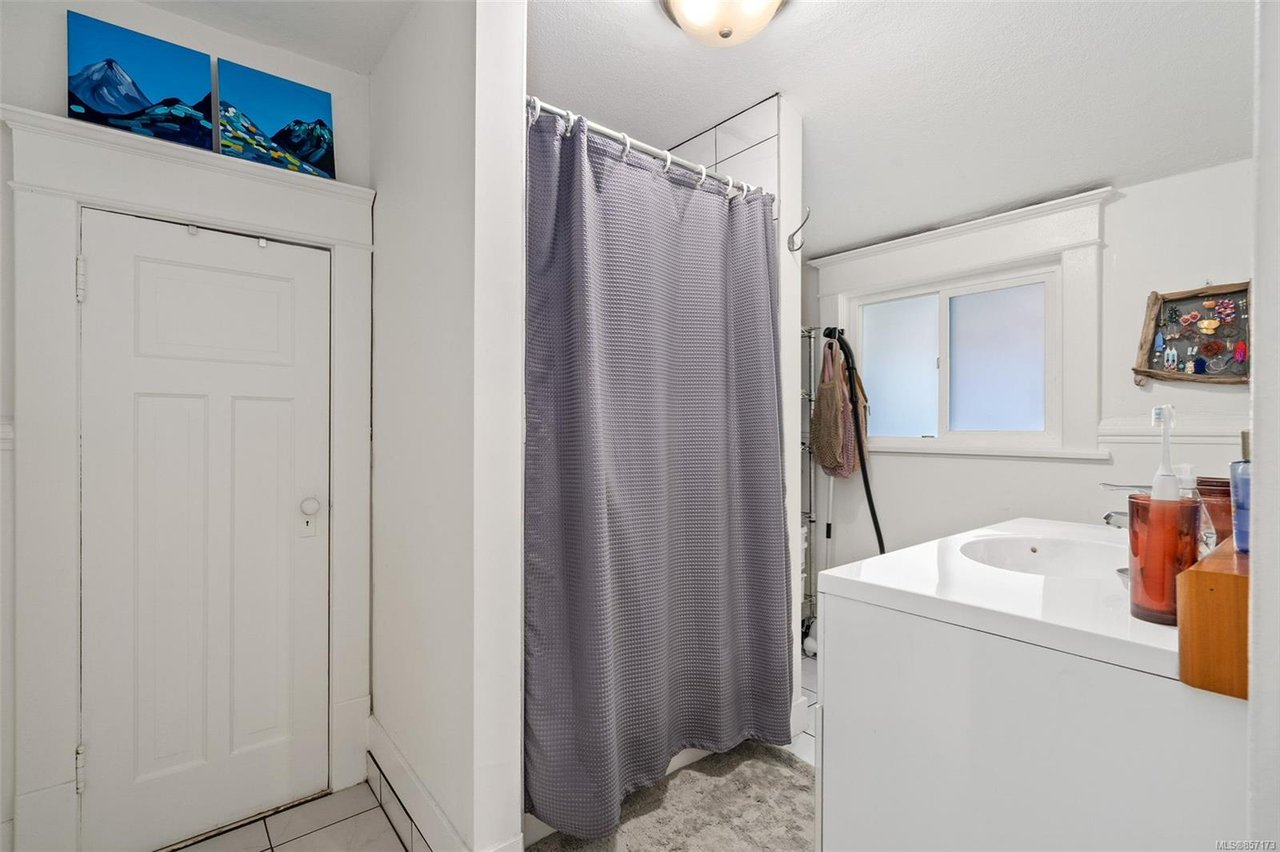 2632 Fernwood Rd