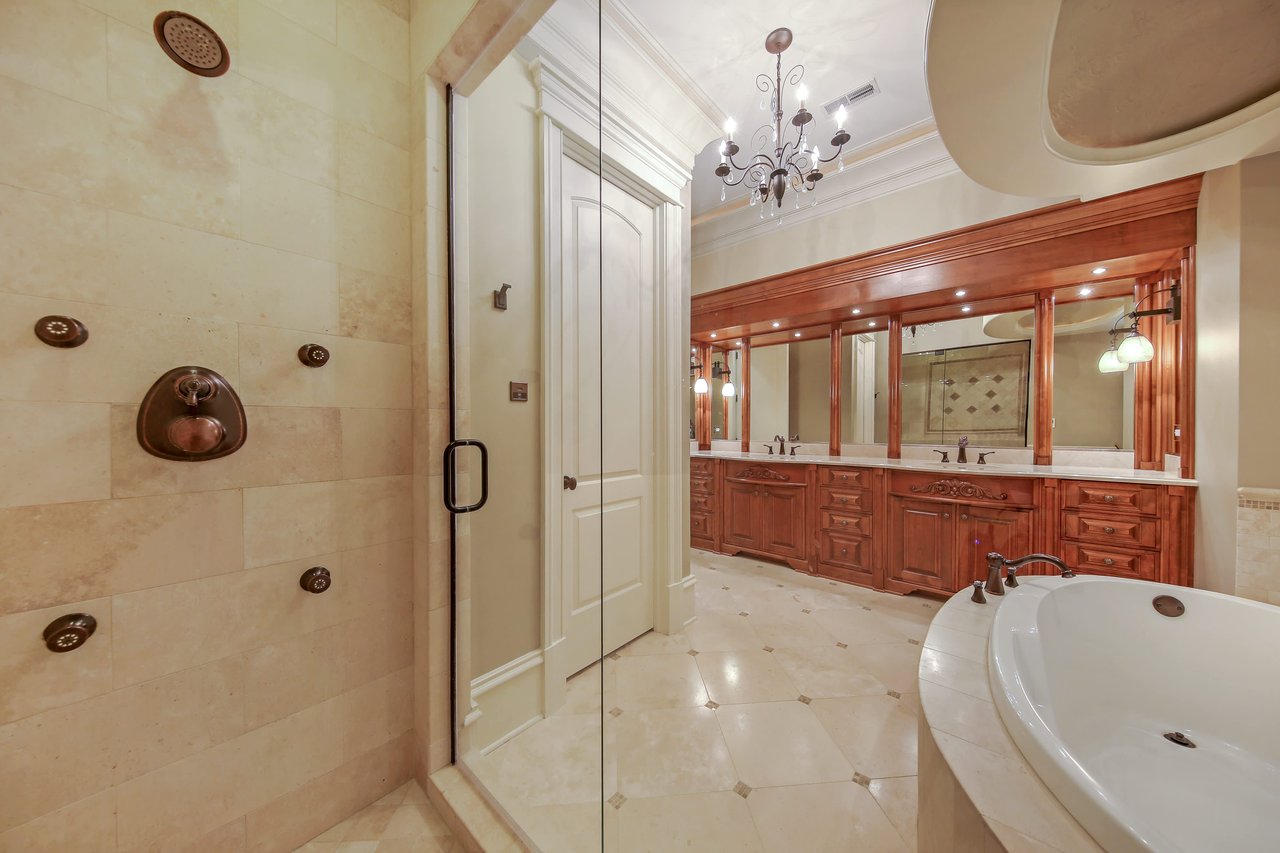 Four Levels of Luxurious Amenities Abound
