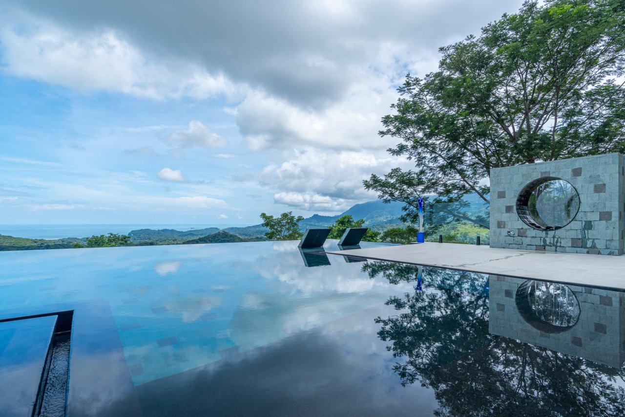 Private Solar Powered Ocean View Villa, Ojochal, Puntarenas