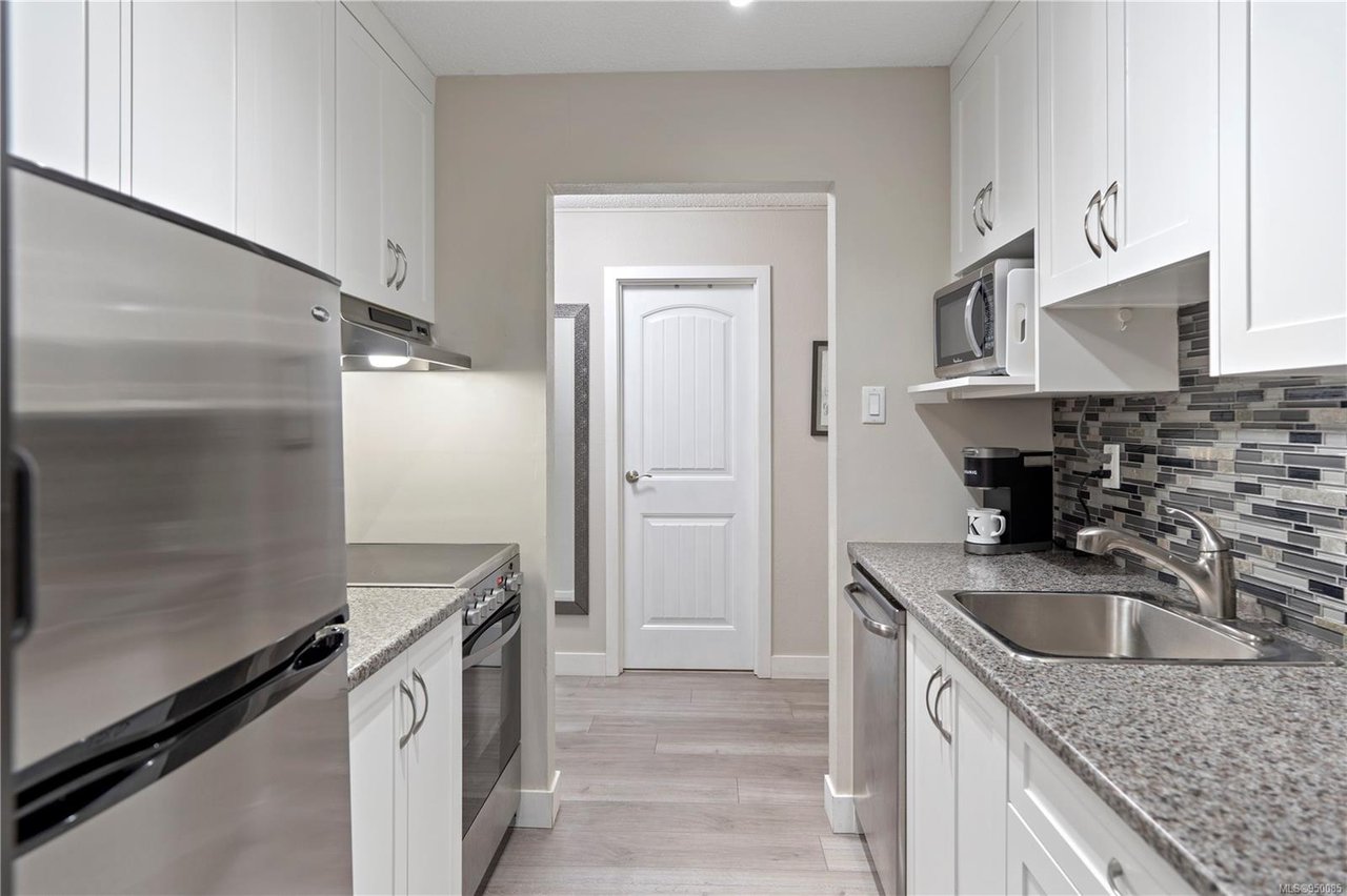 311-1025 Inverness Rd, Saanich