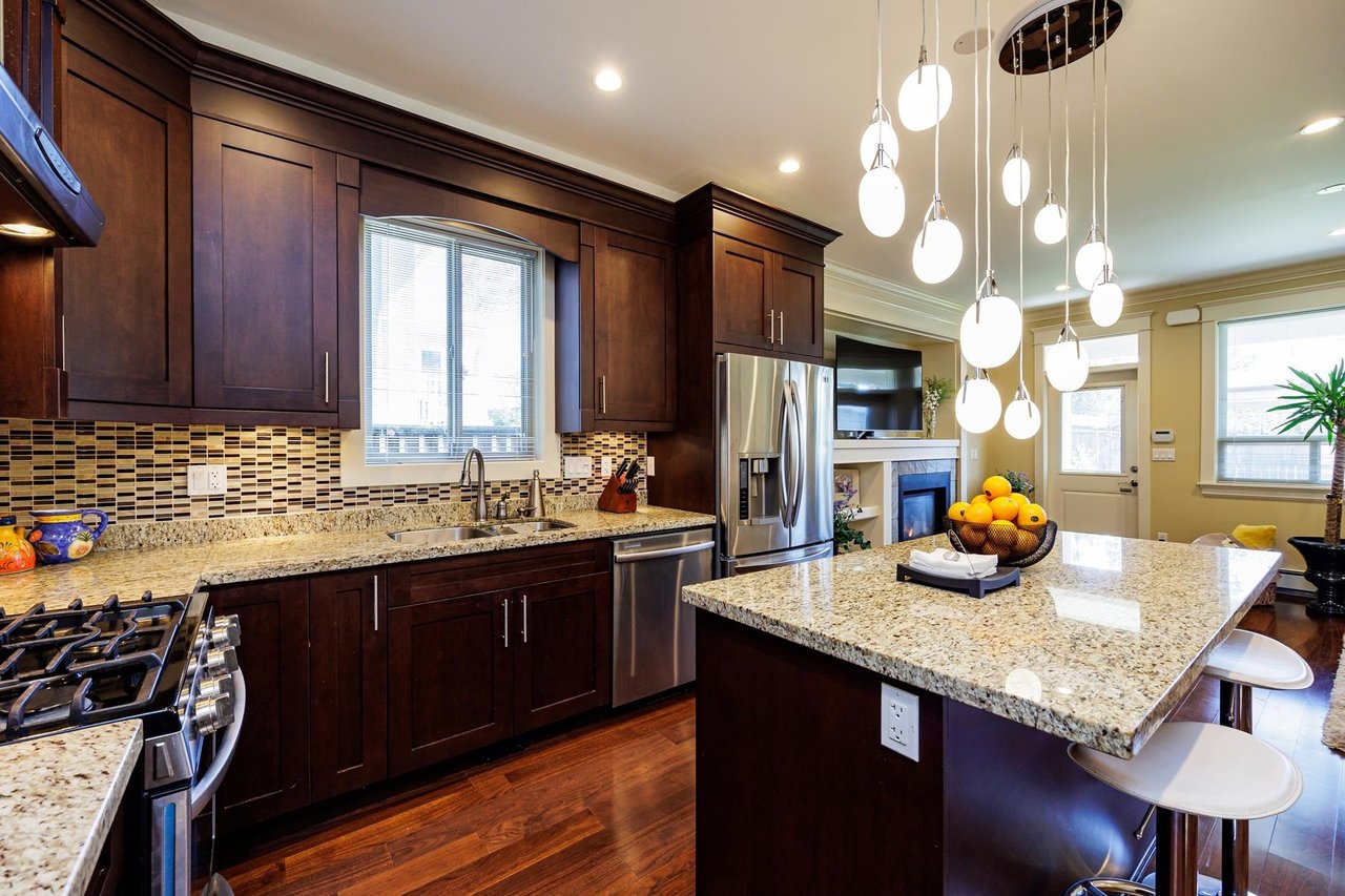 335 E 15th Street, North Vancouver