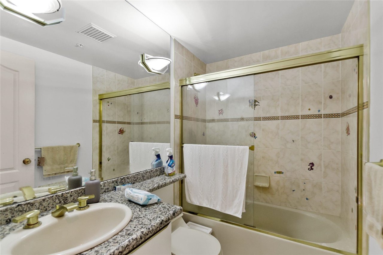 104-651 W 45th Ave