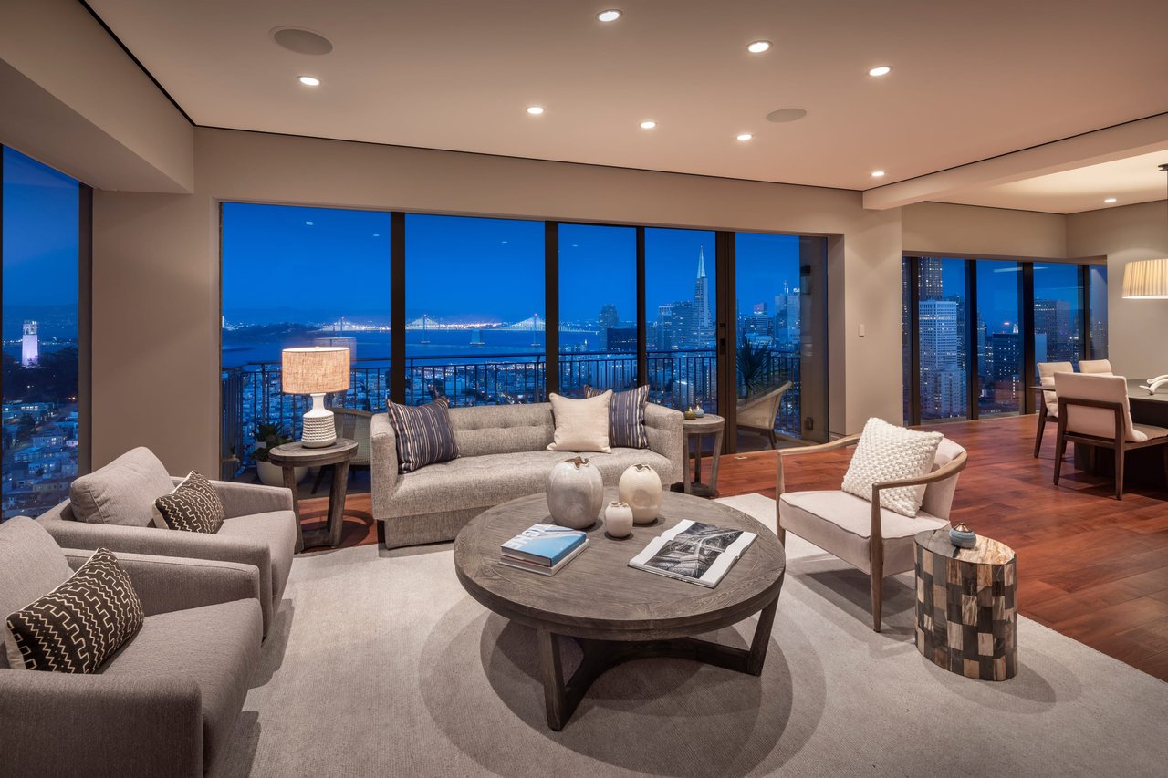 "As New" Contemporary View Apartment