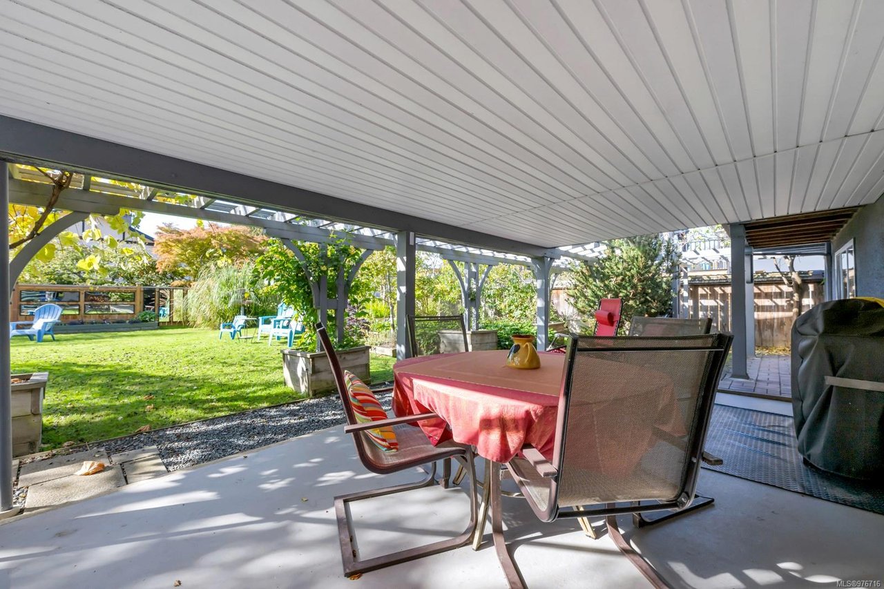 2105 Lorne Terr