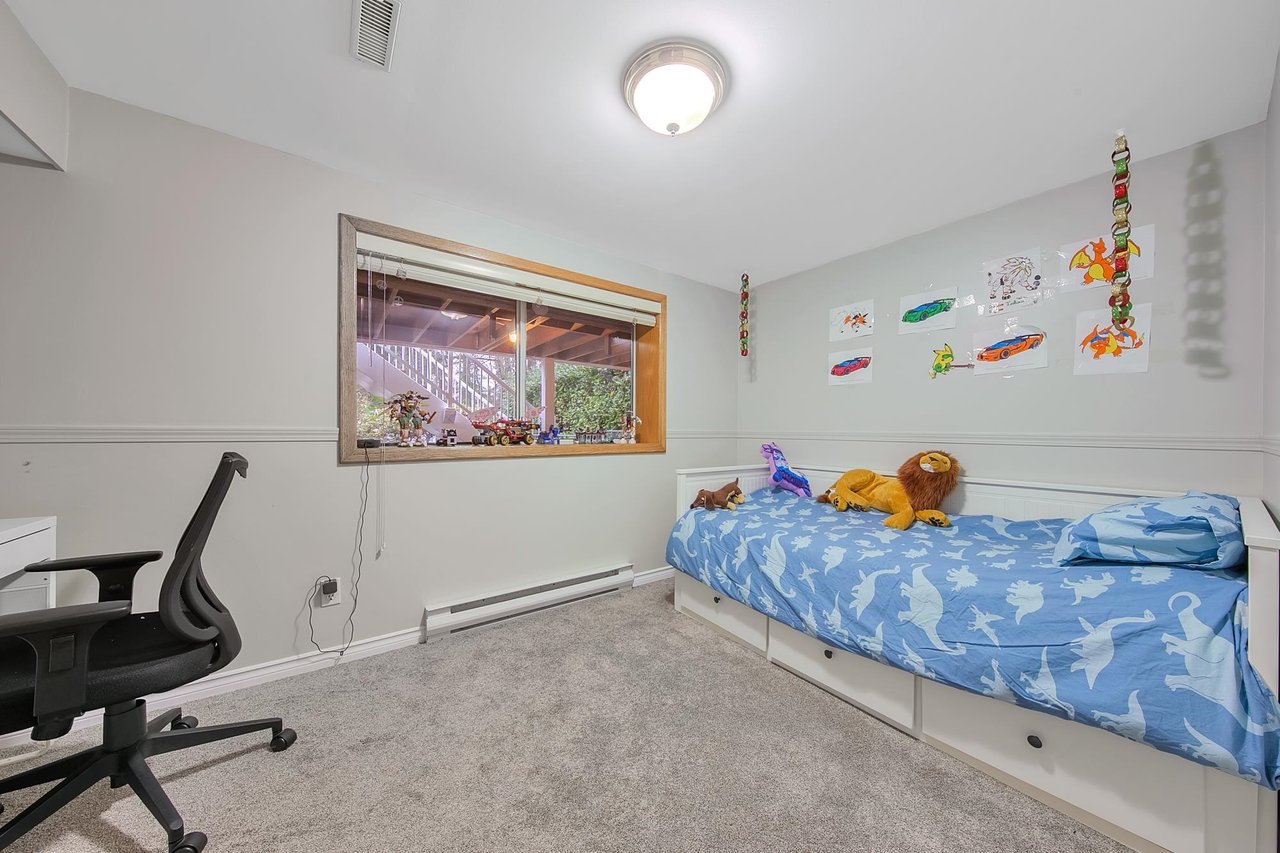 1650 Deep Cove Rd
