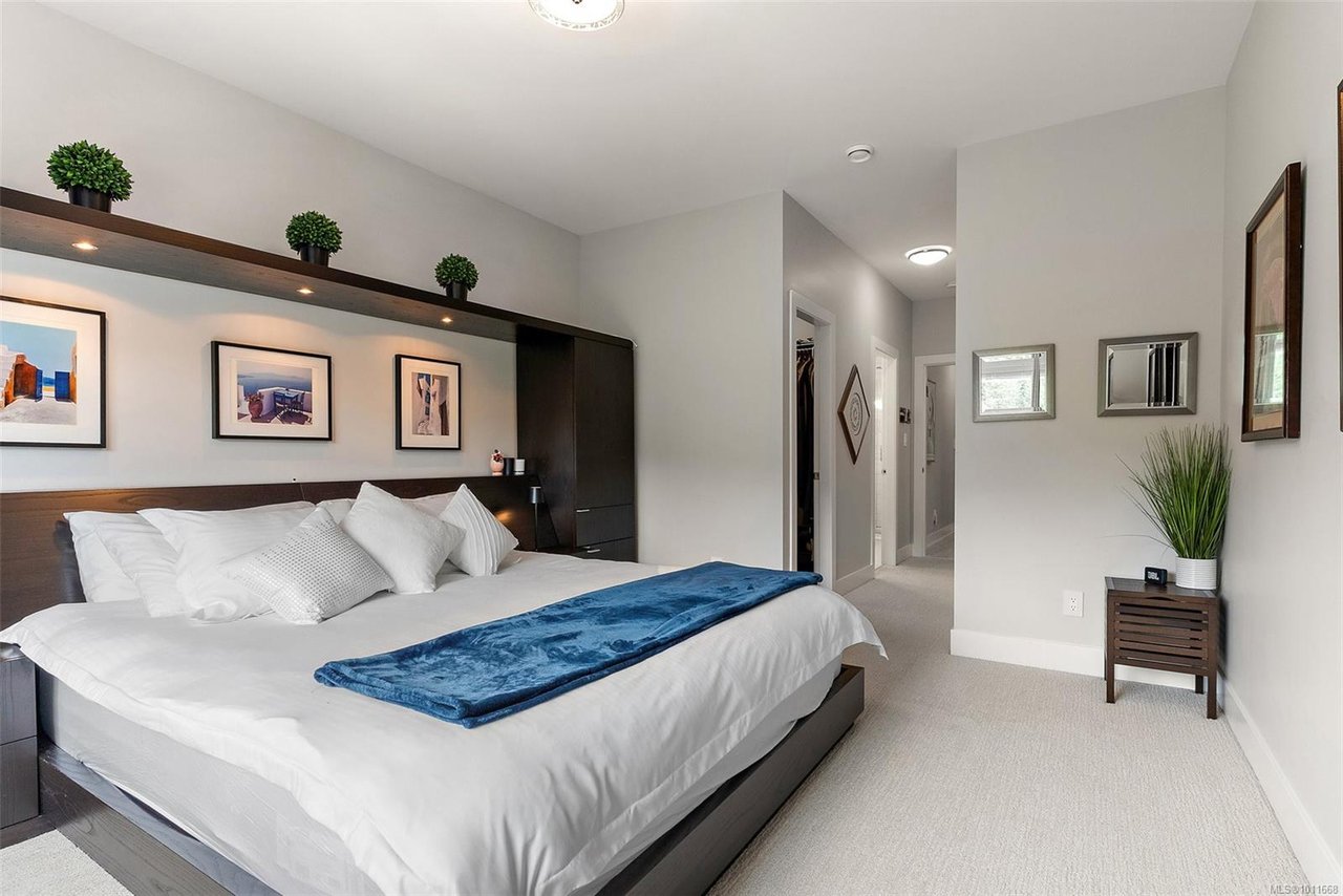 1283 Centauri Dr