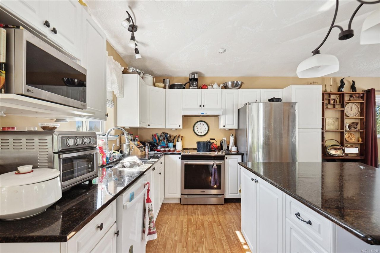 305 Lake Park Rd, Lake Cowichan