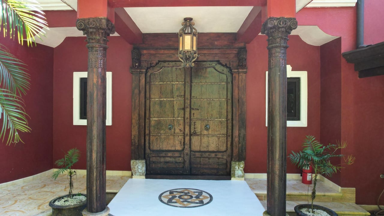 Colonial Oceanfront Estate, Dominical, Puntarenas