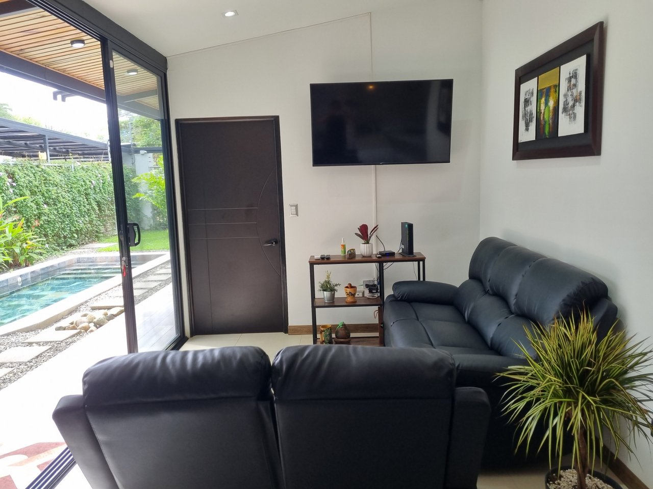 Contemporary Walk to Beach Home, Uvita, Puntarenas
