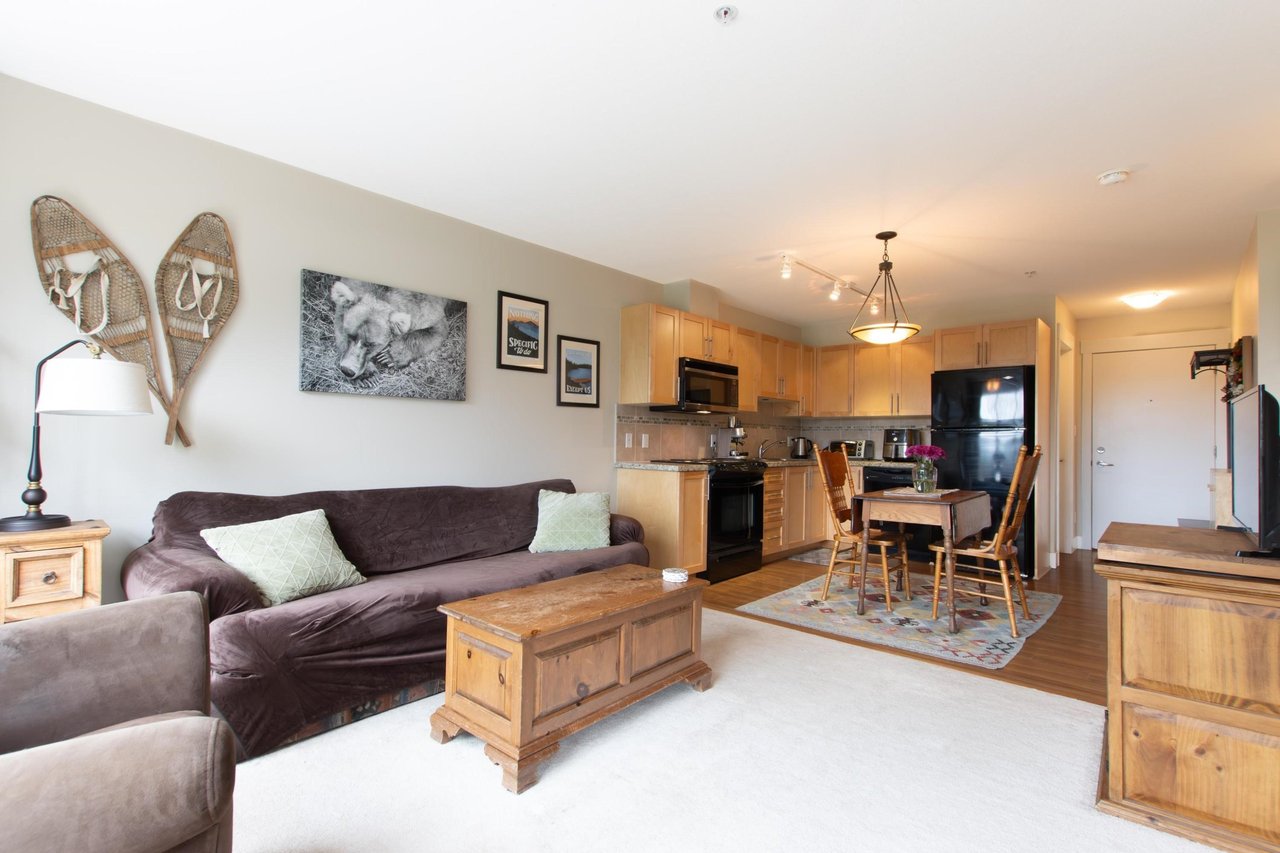 320-1211 Village Green Wy