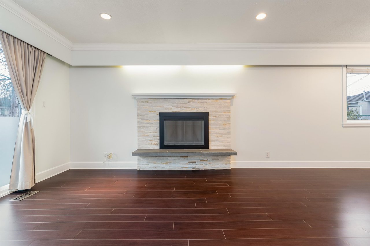 2019 E 45th Ave