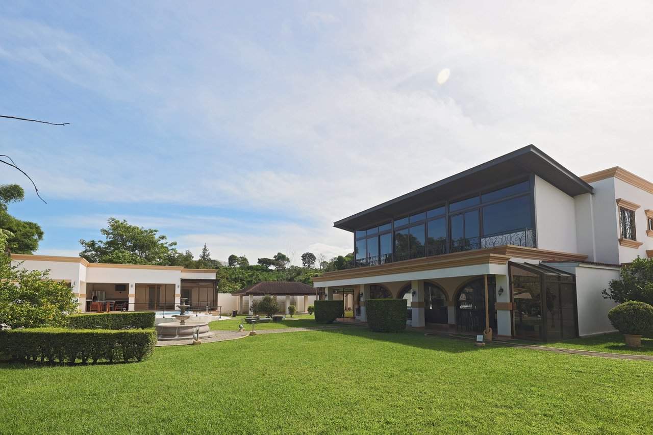 Luxury City Estate, Curridabat, San Jose