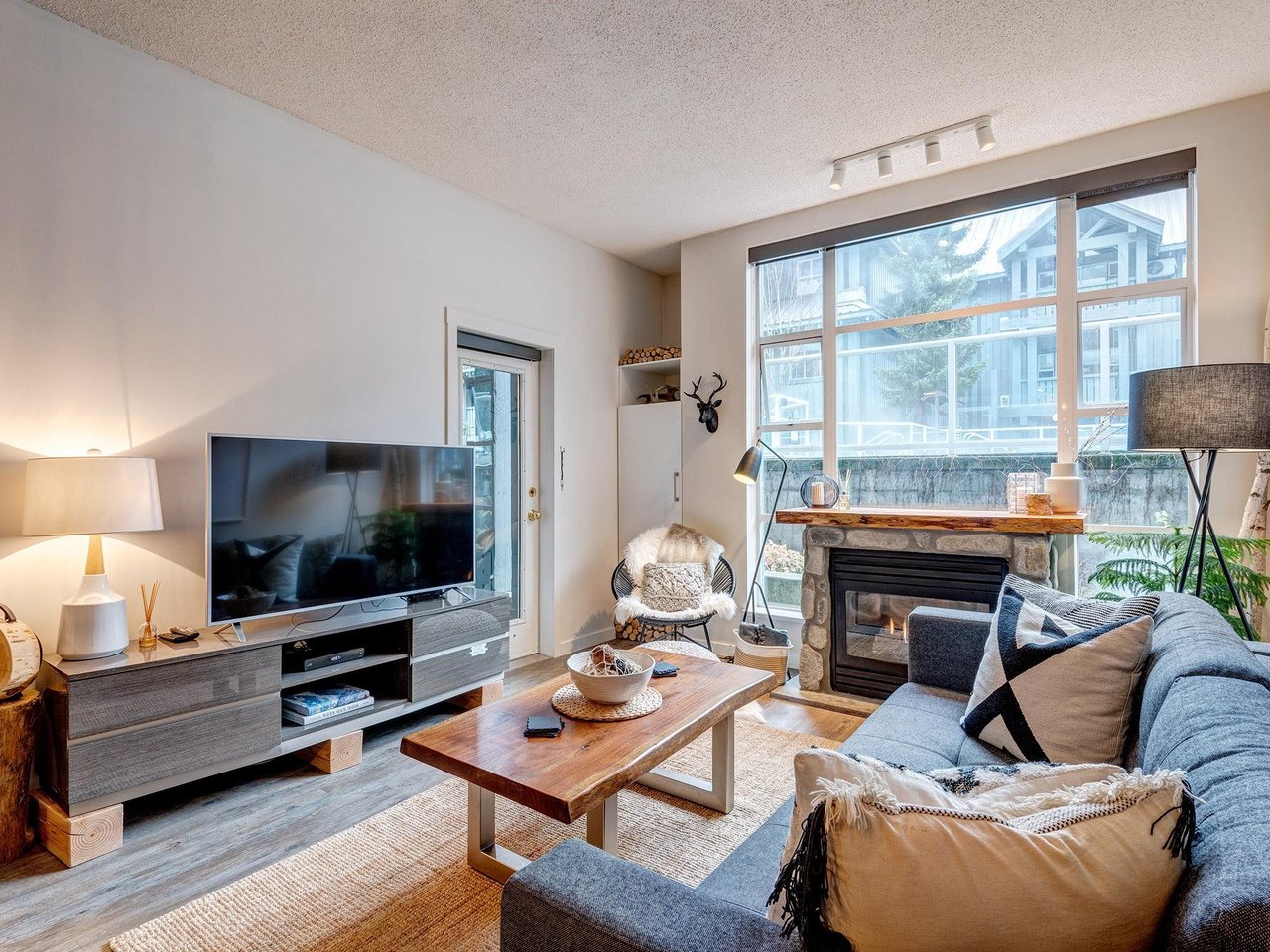 104-4573 Chateau Blvd