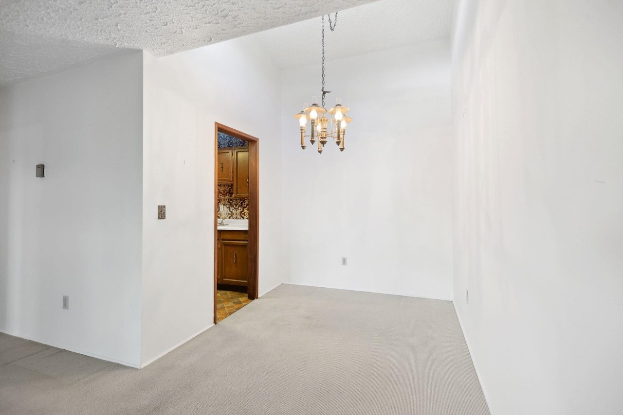 303-1266 W 13th Ave