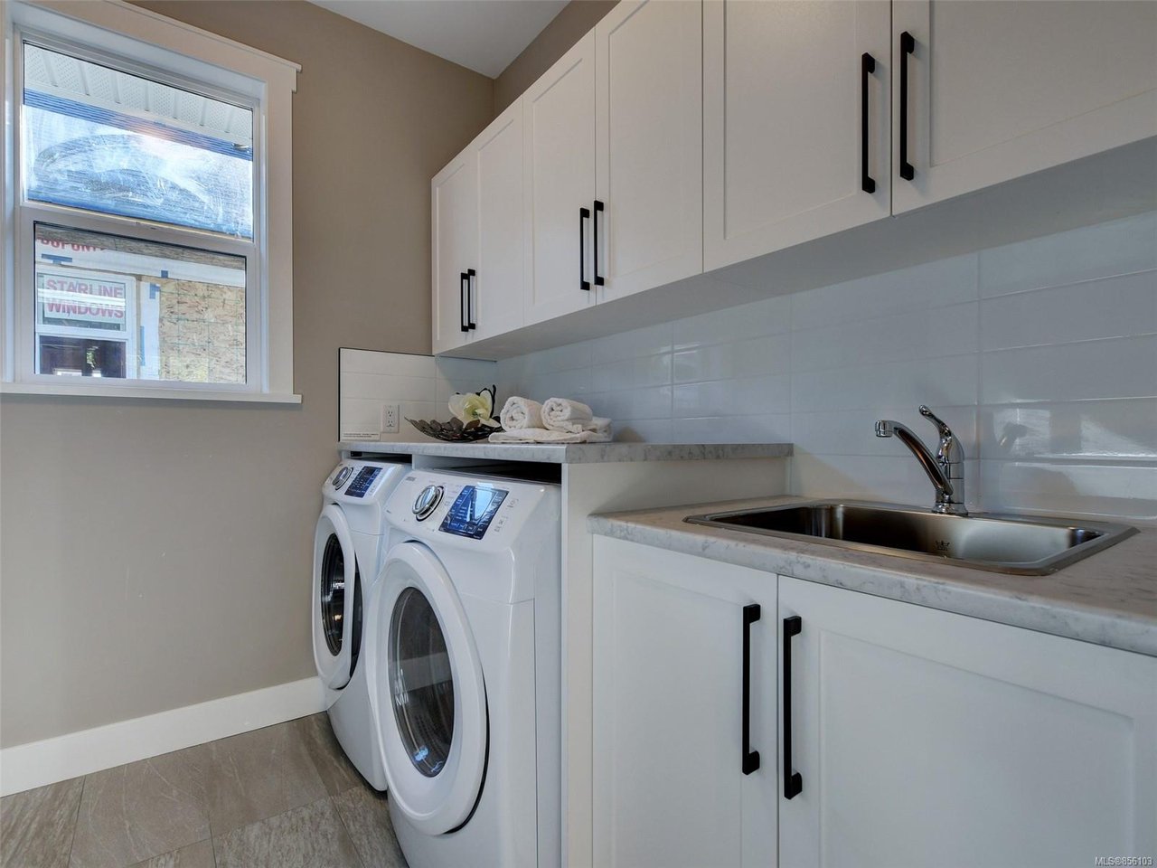 307 Seafield Rd