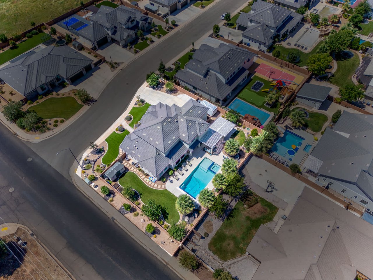 258 W Blue Quartz Dr