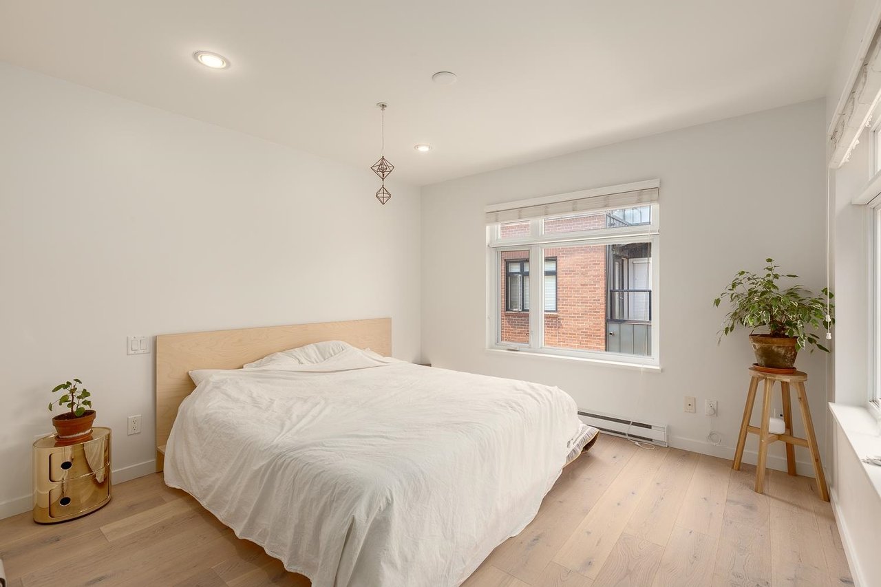2711 Guelph St