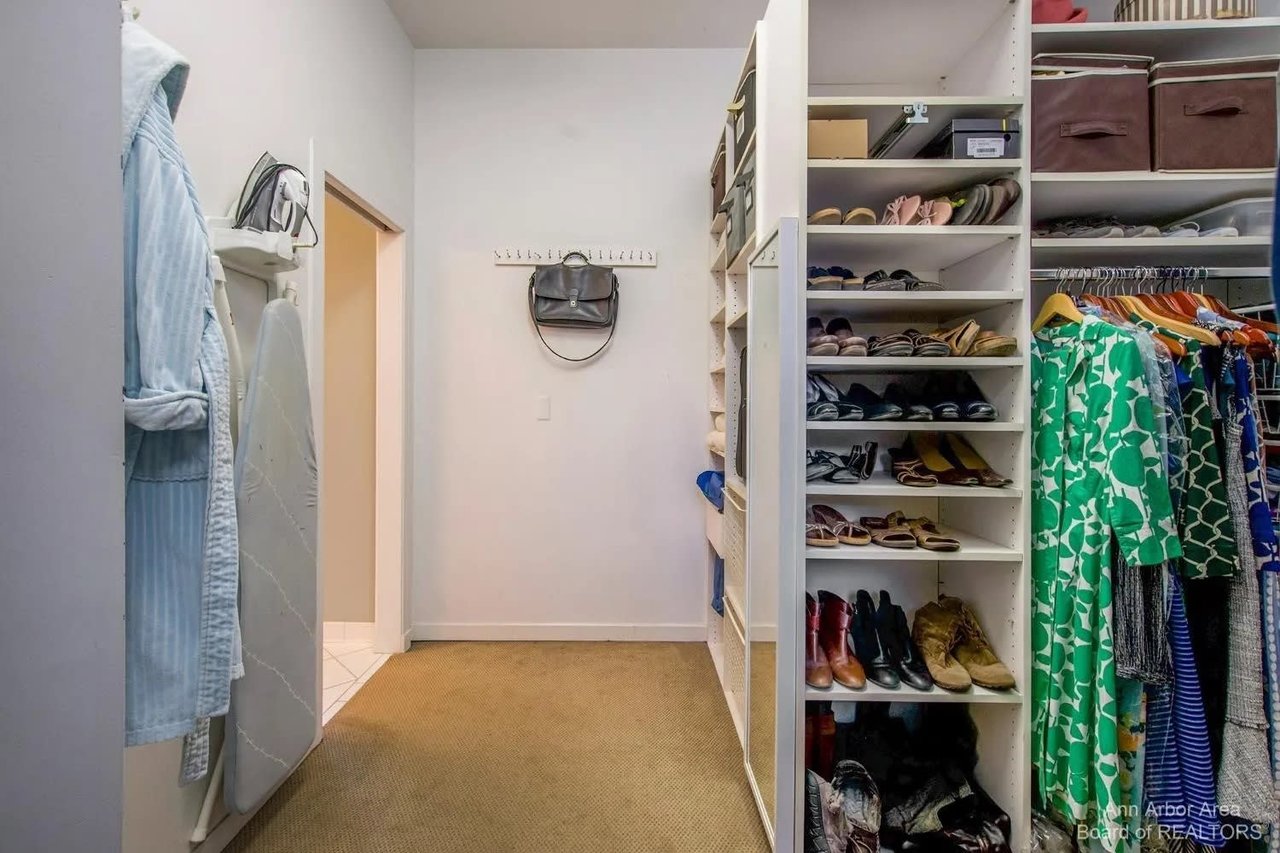2566 Thornapple Drive, Ann Arbor, MI 48103