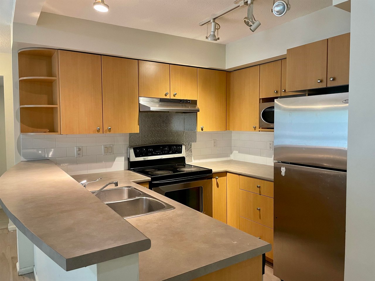 54-7088 17th Ave